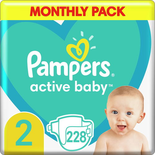 zawijanie kota w pampers